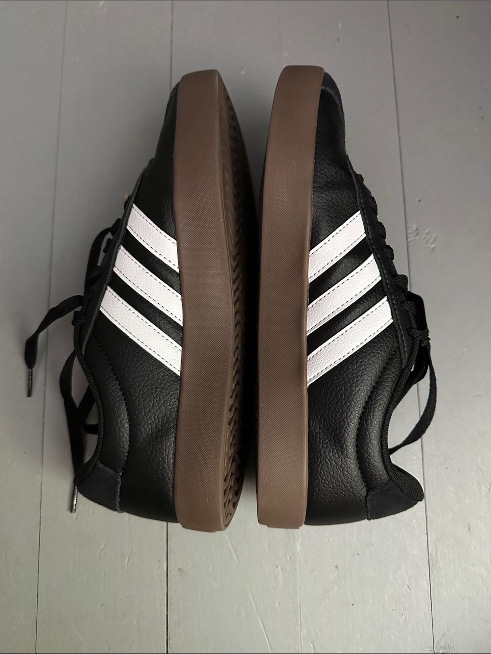 adidas women’s sz 7 Black Sneakers with White Three-Stripes - Picture 9 of 10